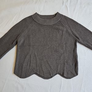 Aritzia Wilfred Scalloped Hem Cropped Sweater - size XS